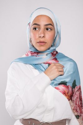 close up of hijabi model in EMMA Scarf Aqua fleuri looking to the side