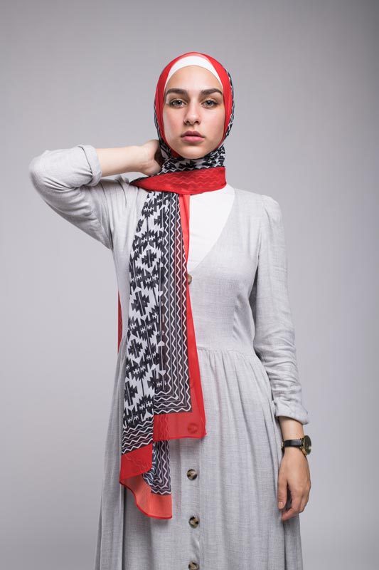 Hijabi model in EMMA Scarf Aztec Rouge in a grey dress staring at camera