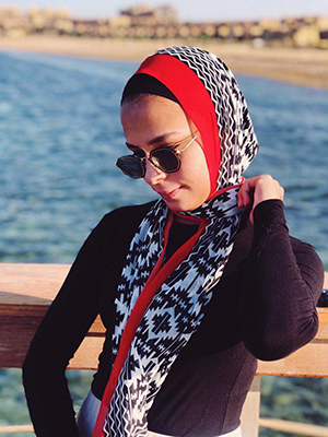 EMMA customer wearing her Aztec Rouge hijab