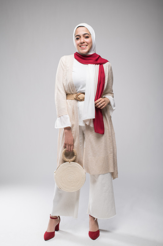 Hijabi Model in EMMA SCraf Very berry, a cafe kimono and red heels smiling at camera