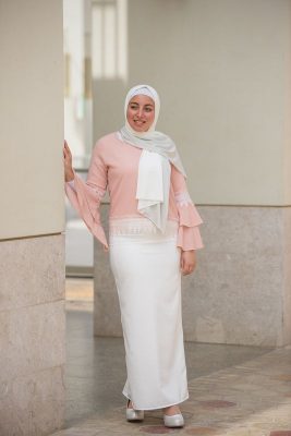 hijabi model in EMMA Scarf silver sugar, a plain white skirt and a pink blouse with ruffled sleeves