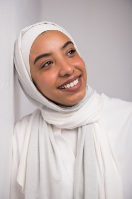 Hijabi model cool skin tone in EMMA scarf Silver Sugar