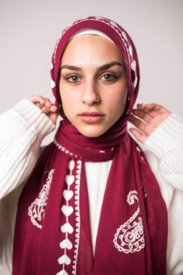 hijabi model in EMMA Scarf Love Me Burgundy