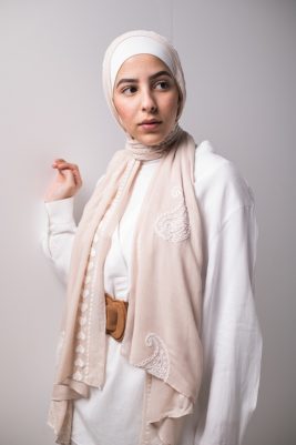 hijabi model in EMMA Scarf Love Me nude in the color beige