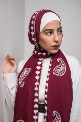 hijabi model in EMMA Scarf Love Me Burgundy looking to the side