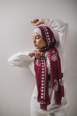 hijabi model in EMMA Scarf Love Me Burgundy posing with her hand in the air and the other one under her chin
