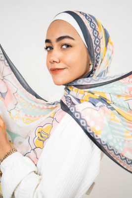 Bokitta by EMMA. Style: abstract hijab, floral