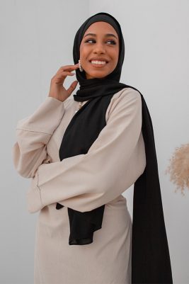 Black chiffon hijab: Effortless Black