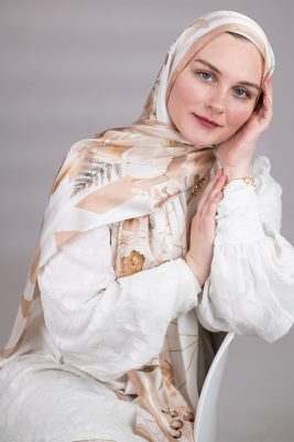 Parisienne Nude by EMMA. Colors: Beige, gold, off-white hijab